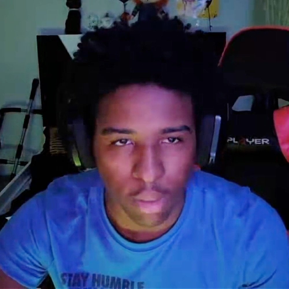 Nitro_Camden streaming at his usual setup before the raid that sent thousands of viewers to his channel